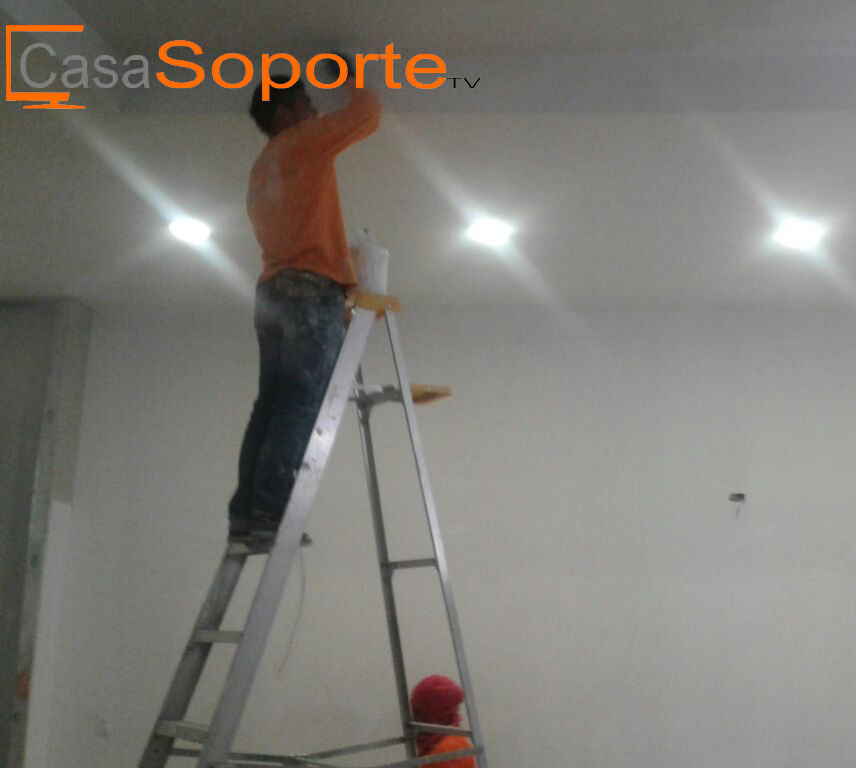 instalador de soportes para video beam